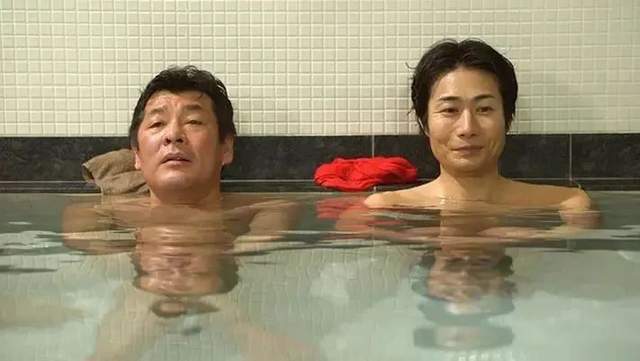工人挤爆汤泉馆OG真人团建打(图3)
